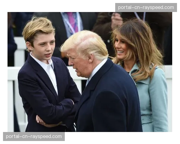 赛前对视环节，彼得·严与梅拉布·德瓦利什维利互相无视